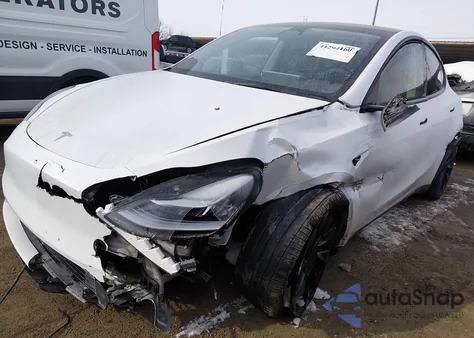 2023 Tesla Model Y Awd/Long Range Dual Motor All-Wheel Drive z USA, uszkodzony, nr VIN 7SAYGDEE0PA043159